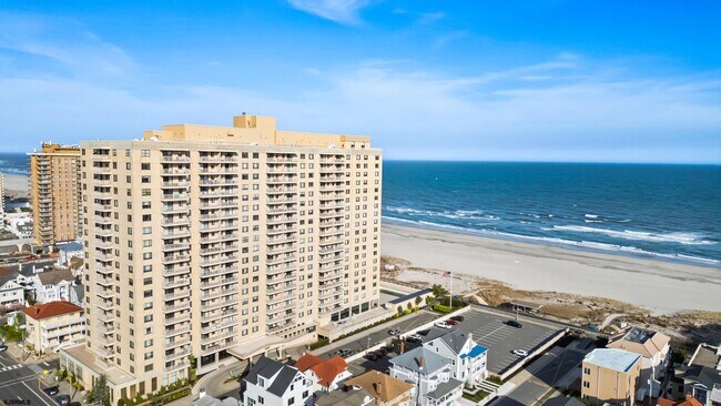 Building Photo - 5000 Boardwalk