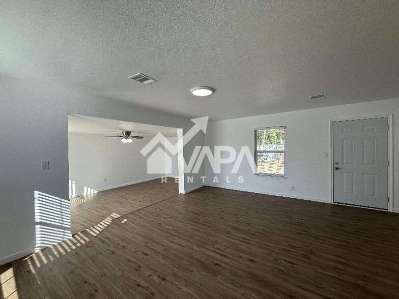 Building Photo - 143 Huxley Dr