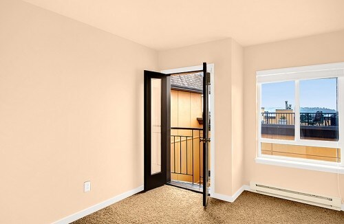 Building Photo - Versailles Apartments - 2 bedrooms