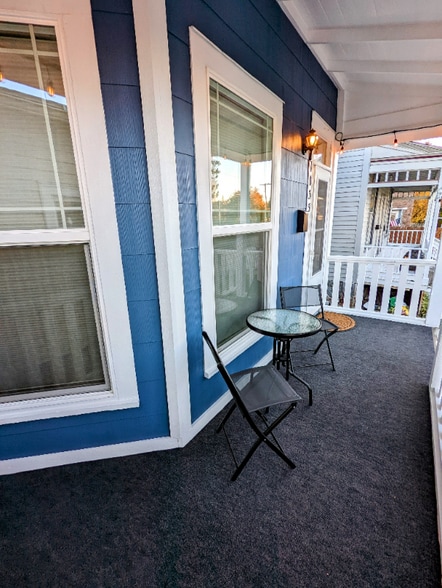 Building Photo - 1033 12th Ave