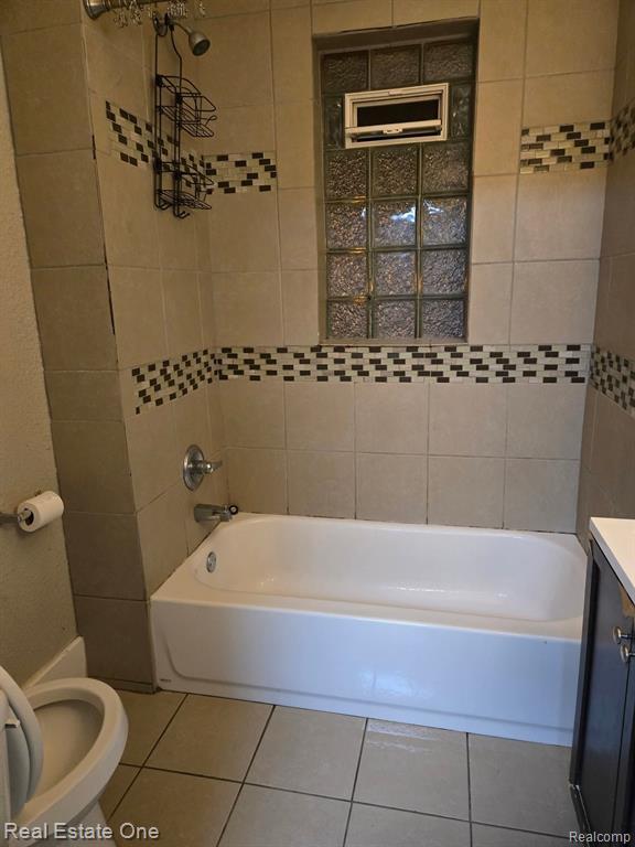 Building Photo - 1144 Elm St