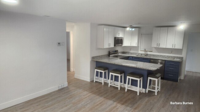 Building Photo - Three bedroom two bath for rent near Ridgewood and LPGA.