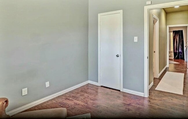 Building Photo - 209 Piccadilly Cir