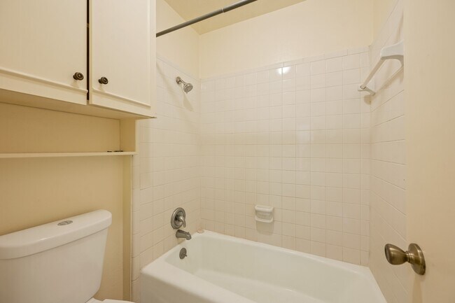 Building Photo - 4330 Willow Beach Dr