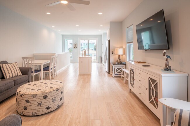 Building Photo - PET FRIENDLY OFF-SEASON RENTAL WITH OCEAN VIEW