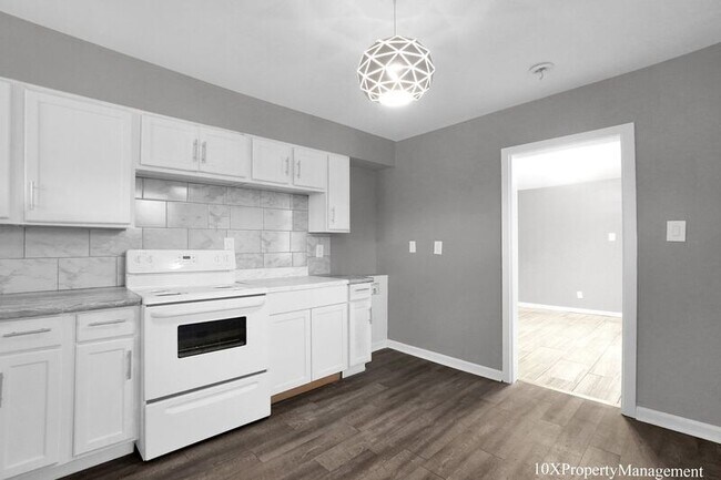 Building Photo - 280 S Warren Ave