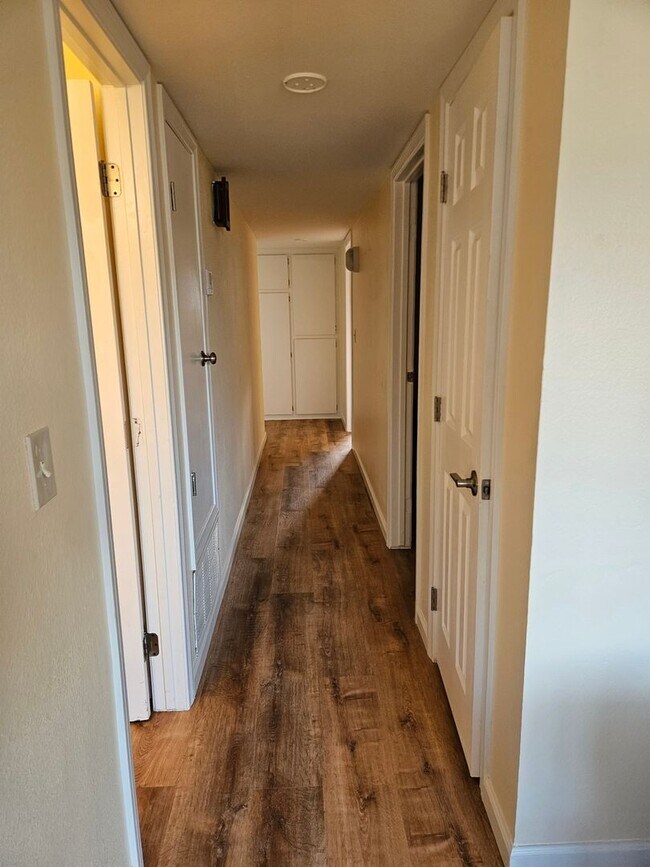 Building Photo - Charming 4-Bedroom Single-Family Home in S...