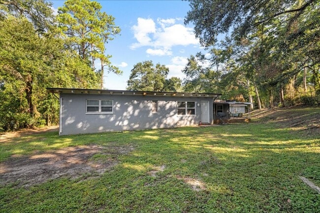 Building Photo - 207 Iris Cir