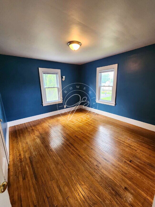 Building Photo - Charming 3-Bedroom Home with Spacious Rooms, Garage & Appliances Included!