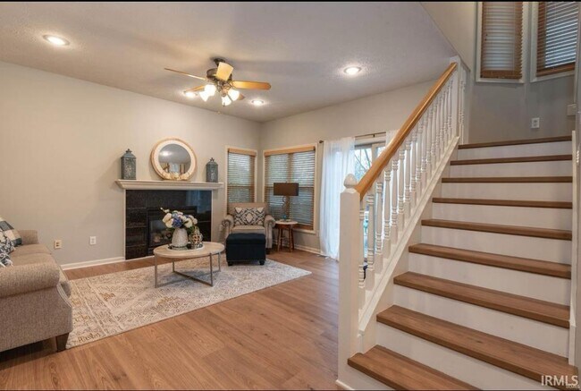 Building Photo - 3253 S Southern Oaks Dr
