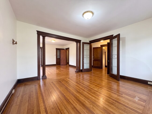 Building Photo - 126 Mansfield St