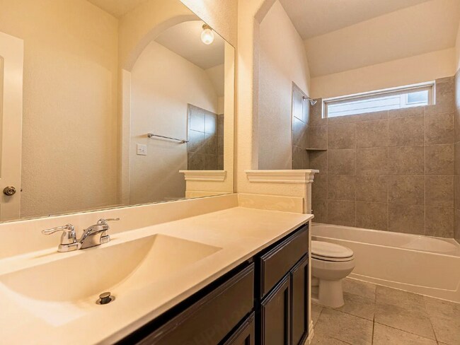 Building Photo - Spacious 4 Bedroom Home with 2 Car Garage in Boerne ISD