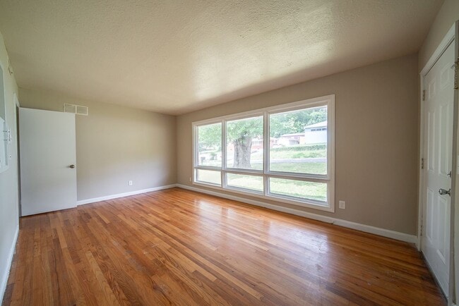 Building Photo - Coming Soon! Spacious 5 Bedroom 3 Bath Home