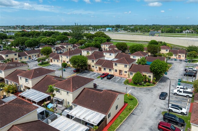 Building Photo - 330 NW 114th Ave