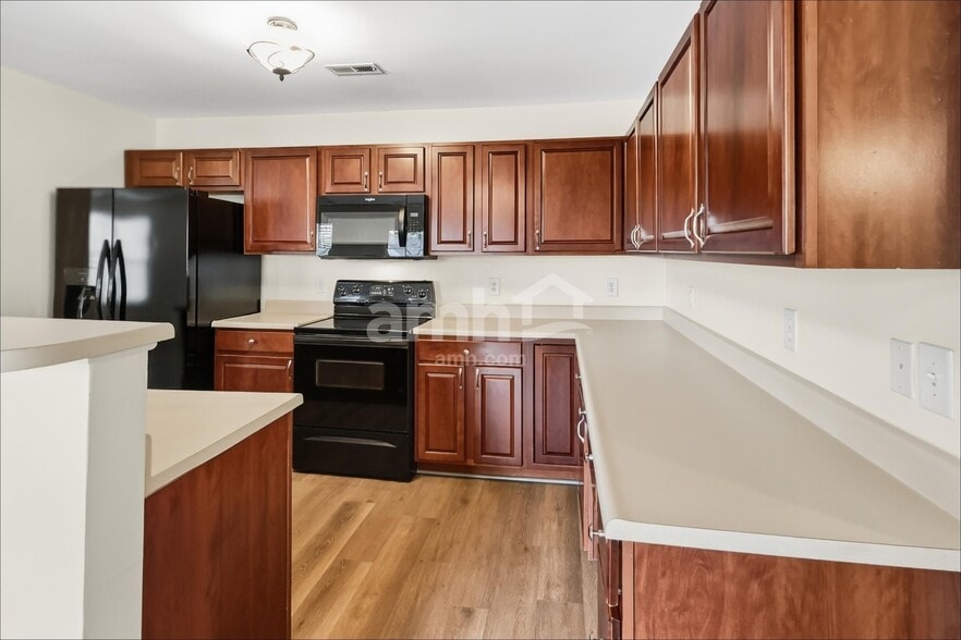 Building Photo - 1042 Vanguard Dr