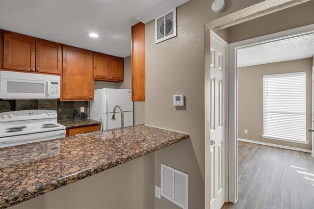 Building Photo - 5727 Richmond Ave