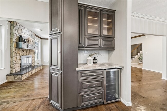 Building Photo - 1030 Crossroads Dr