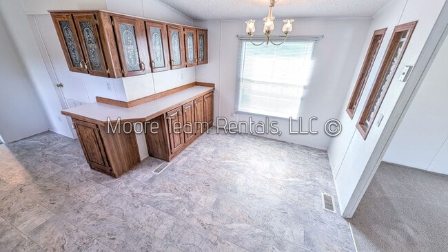 Building Photo - Country Home - Large Open Lot