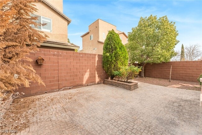 Building Photo - 10822 La Florentina Ave