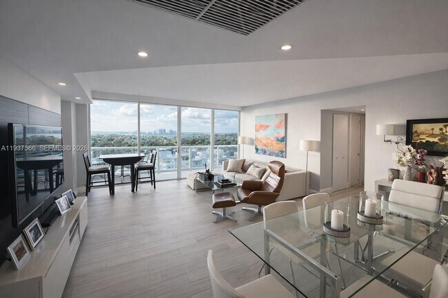 Building Photo - 5900 Collins Ave