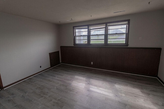 Building Photo - 1804 Sylvan Ln