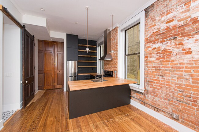 Building Photo - 309 E 13th St