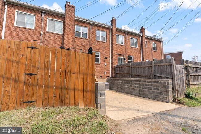 Building Photo - 3727 Mark Dr