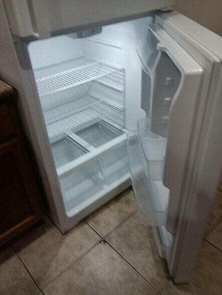 Building Photo - 3853 Winona Ave