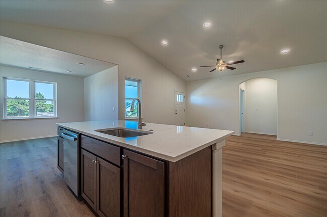Building Photo - 761 Spyglass
