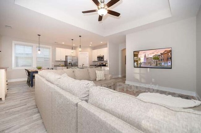 Building Photo - 225 Whirlaway Dr