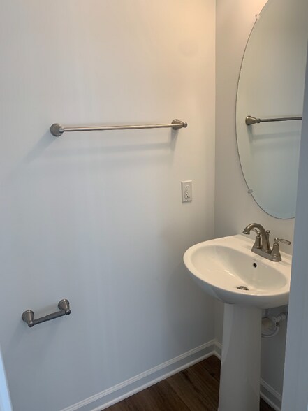 Building Photo - 18 Balsam Ct