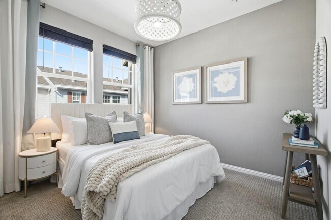 Building Photo - 394 Circuit Wy