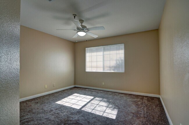 Building Photo - 2750 S Durango Dr