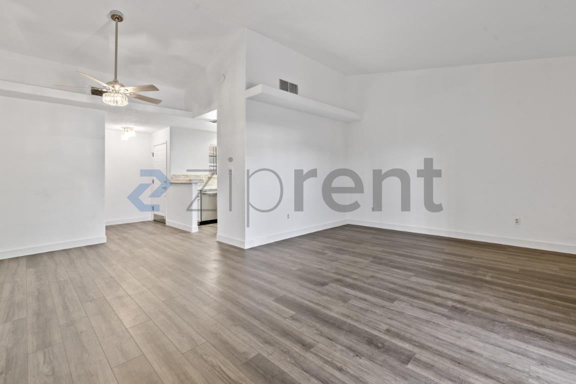 Building Photo - Unit 1022