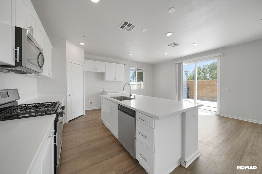 Building Photo - 24891 Gulfstream Ln
