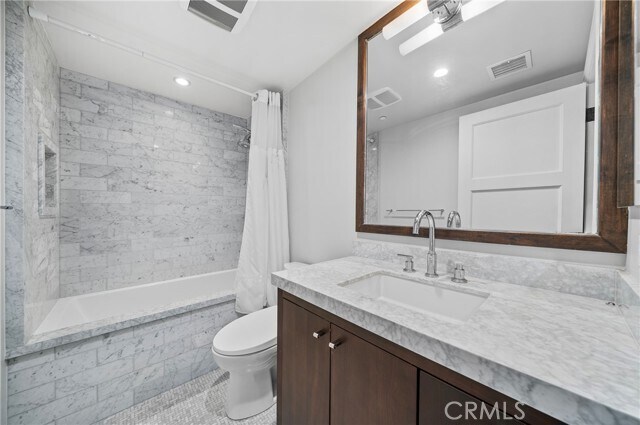 Building Photo - 823 S Bundy Dr
