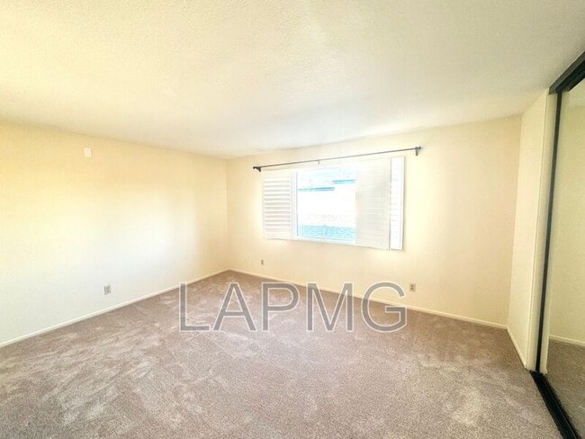 Building Photo - 12251 Moorpark St