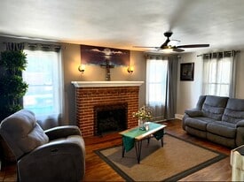 Building Photo - 319 Clymer Ave