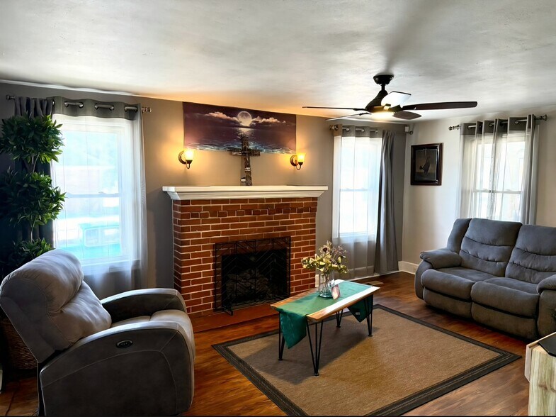 Living room - 319 Clymer Ave