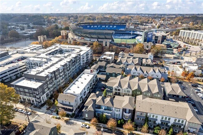 Building Photo - 689 Fraser St SE