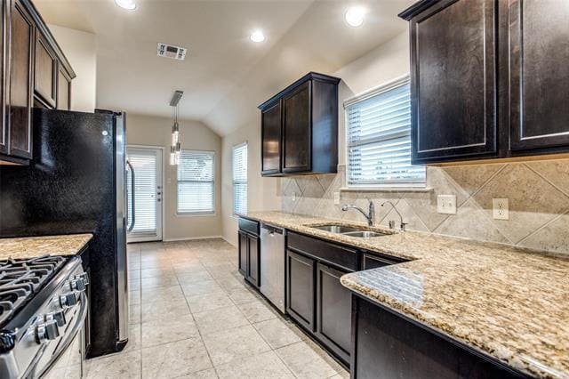 Building Photo - 233 Red Hawk Pl