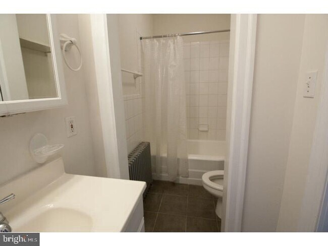 Building Photo - 541 Old Elm St