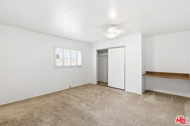 Building Photo - 2752 Guirado St