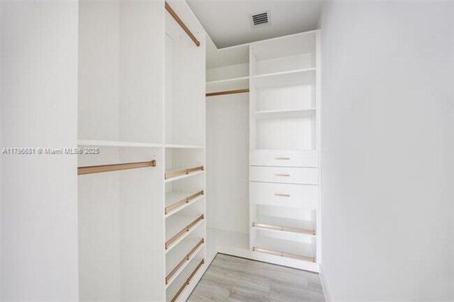 Building Photo - 2678 Tigertail Ave
