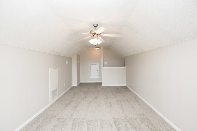 Building Photo - Charming 3 Bed, 2 Bath Rental Home in Raeford, NC - Don't Miss Out!