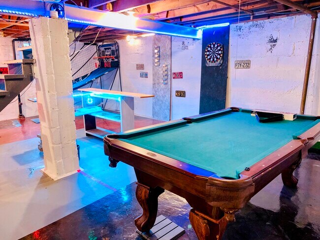 Building Photo - 5830 Holmes St