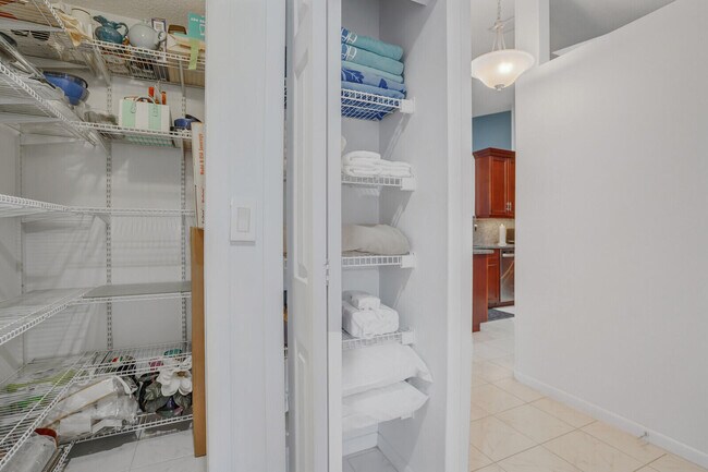 Building Photo - 6099 Waldwick Cir