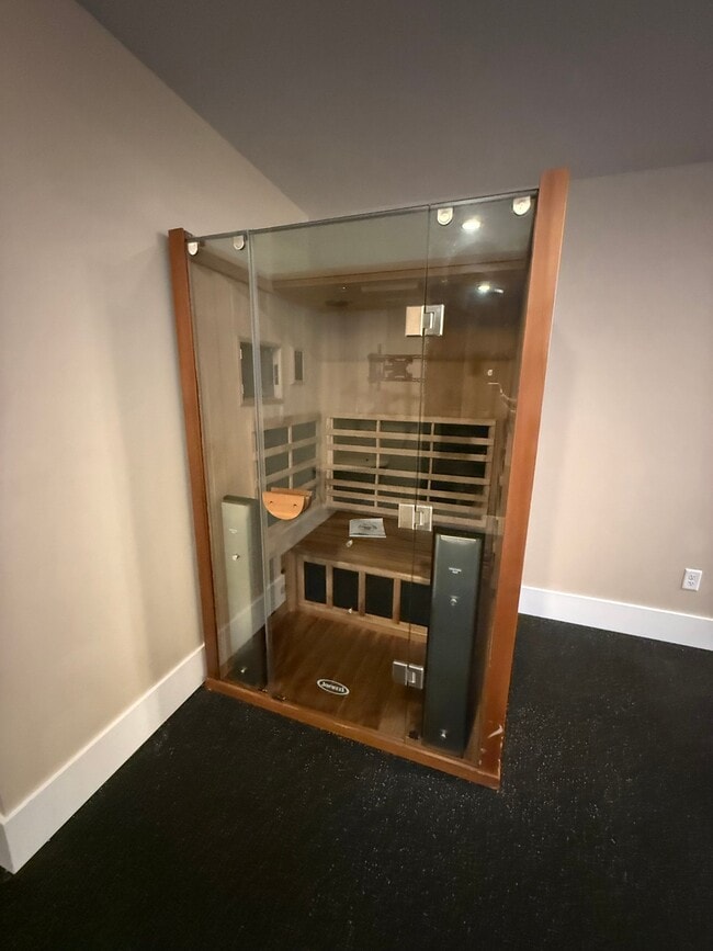 Building Photo - 425 S Yellowstone St