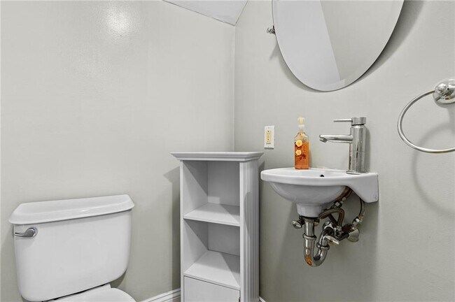 Building Photo - 10 Cooke Pl