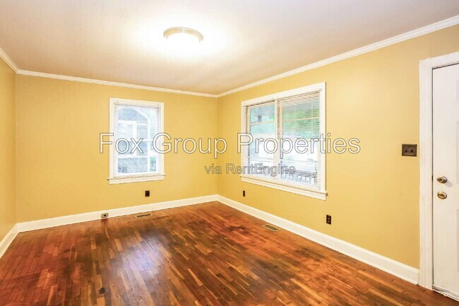 Building Photo - 526 Hickory Ave